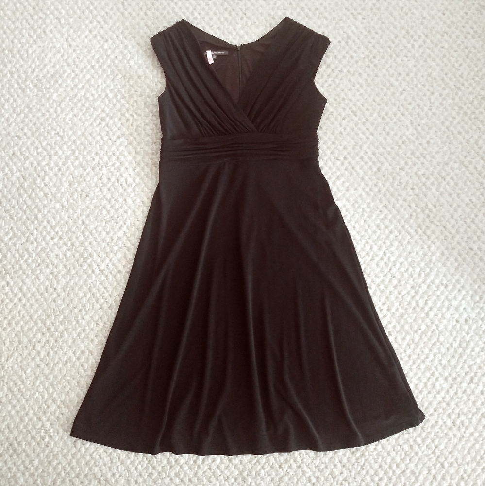 Joneswear Black Sleeveless V-Neck Dress